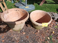 Lot 88 - terracotta bloempot. 2 stuks - afbeelding 1 van  4