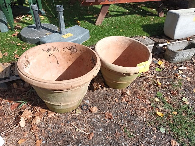 Lot 88 - terracotta bloempot. 2 stuks - afbeelding 2 van  4