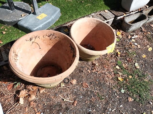 Lot 88 - terracotta bloempot. 2 stuks - afbeelding 3 van  4