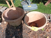 Lot 88 - terracotta bloempot. 2 stuks - afbeelding 4 van  4