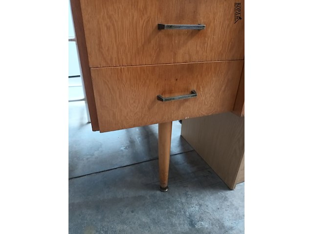 Lot 88 - vintage houten bureau - afbeelding 3 van  3