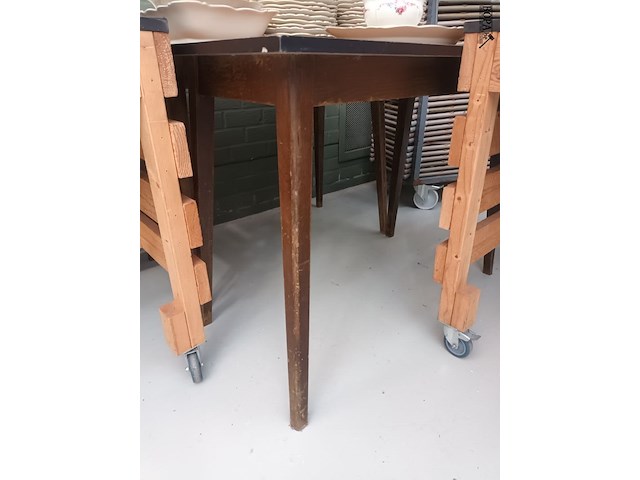 Lot 88 - vintage keukentafel. 2 stuks - afbeelding 2 van  4