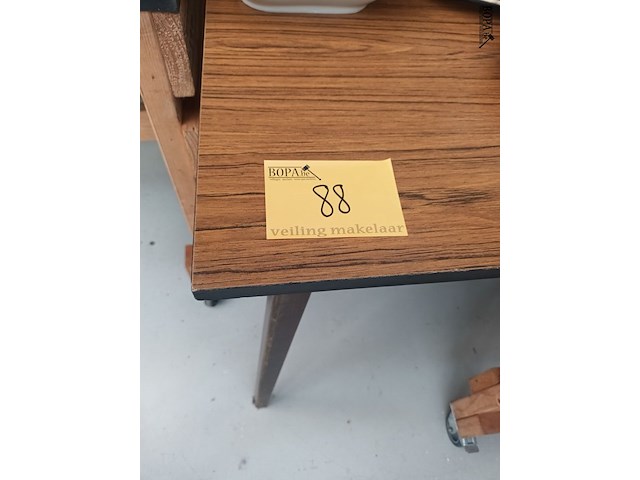 Lot 88 - vintage keukentafel. 2 stuks - afbeelding 4 van  4