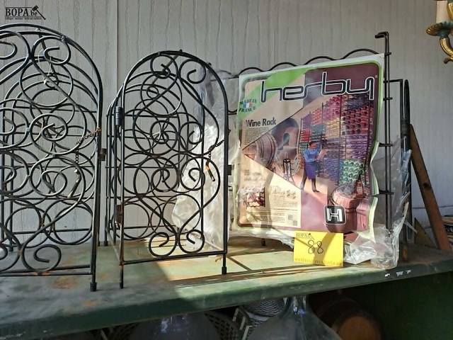 Lot 88 - vintage wijnrekken - afbeelding 1 van  4