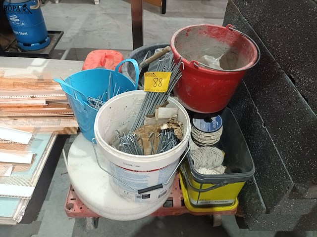Lot 88 - werkmateriaal op kar - afbeelding 1 van  6