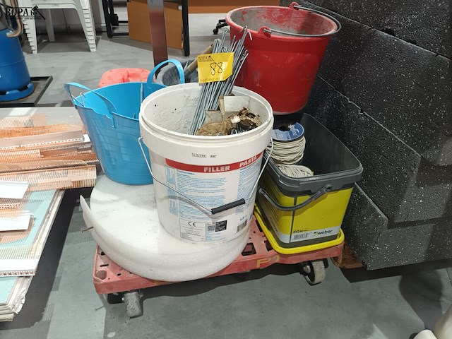 Lot 88 - werkmateriaal op kar - afbeelding 2 van  6