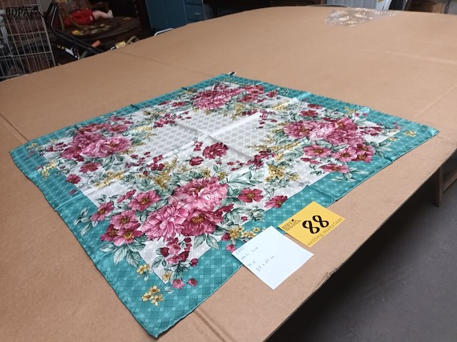 Lot 88 - zijden sjaal erre - afbeelding 2 van  3