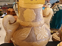 Lot 89 - albast vaas - afbeelding 1 van  4