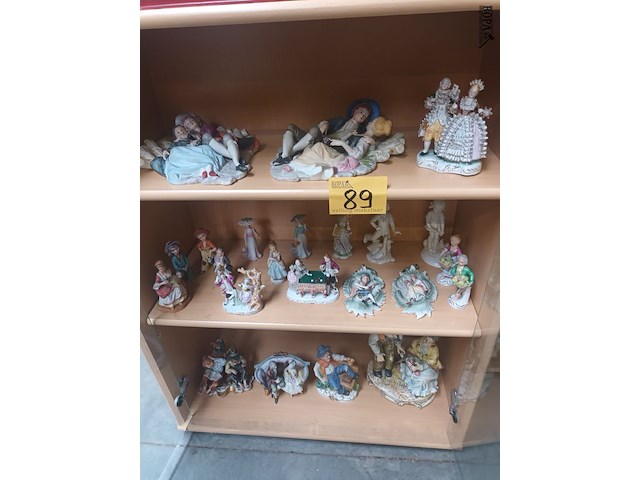 Lot 89 - beeldjes in porselein. 23 stuks - afbeelding 1 van  7