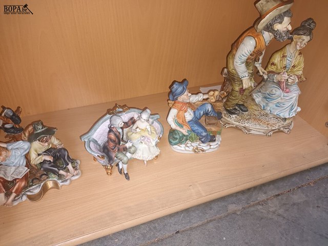 Lot 89 - beeldjes in porselein. 23 stuks - afbeelding 2 van  7