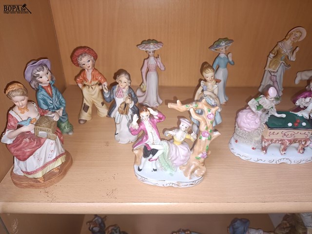 Lot 89 - beeldjes in porselein. 23 stuks - afbeelding 3 van  7