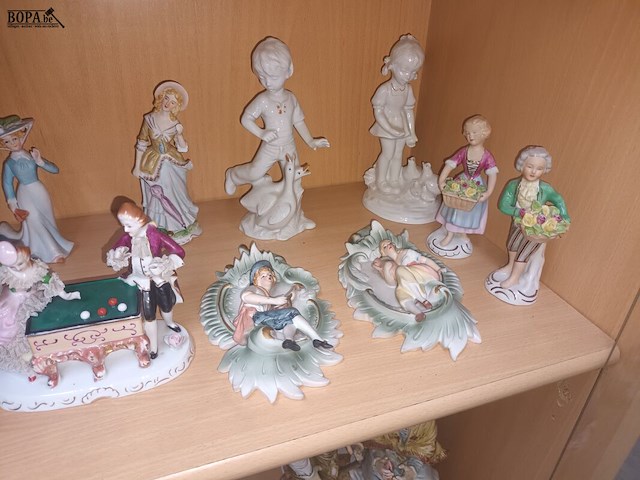 Lot 89 - beeldjes in porselein. 23 stuks - afbeelding 4 van  7