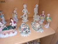 Lot 89 - beeldjes in porselein. 23 stuks - afbeelding 4 van  7