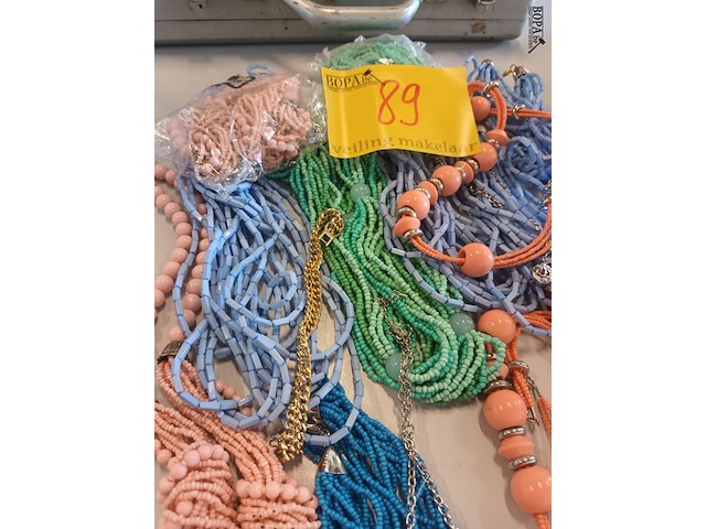 Lot 89 - fantasie juwelen - afbeelding 2 van  3