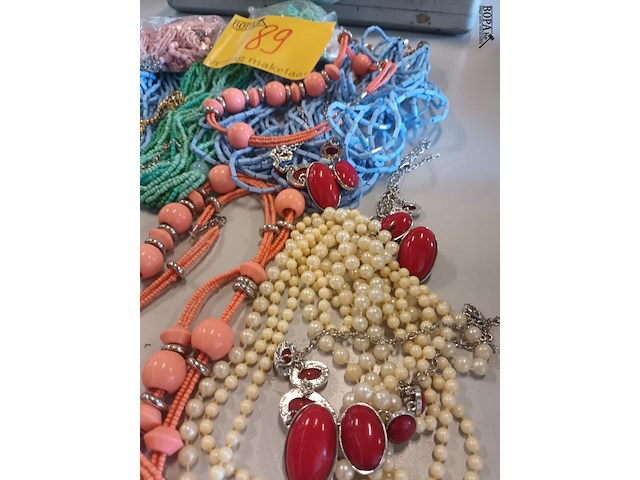 Lot 89 - fantasie juwelen - afbeelding 3 van  3