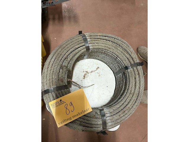 Lot 89 - haspel met staalkabel verzinkt 10 mm circa 50 meter - afbeelding 1 van  2