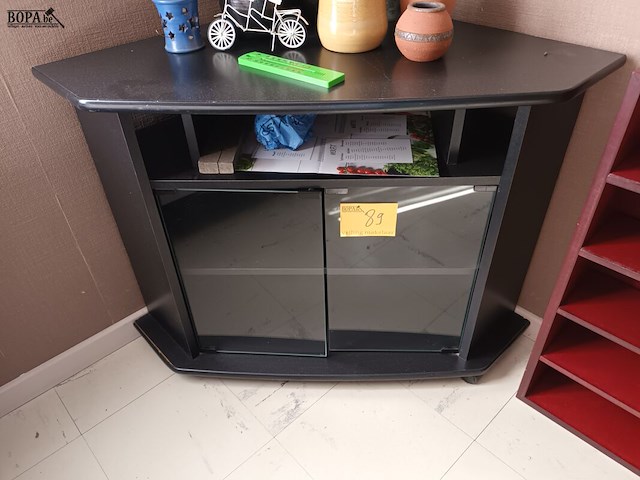 Lot 89 - hoekkastje - afbeelding 1 van  2