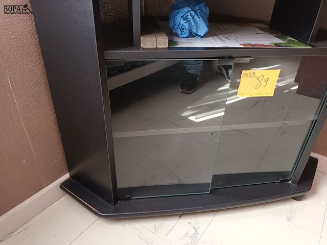 Lot 89 - hoekkastje - afbeelding 2 van  2