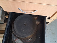 Lot 89 - houten kast met inhoud - afbeelding 10 van  12