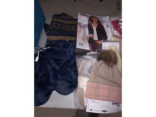 Lot 89 - kledij en sjaals - afbeelding 4 van  6