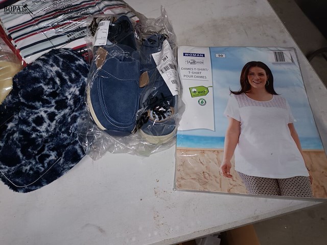 Lot 89 - kledij en sjaals - afbeelding 5 van  6