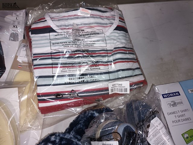 Lot 89 - kledij en sjaals - afbeelding 6 van  6