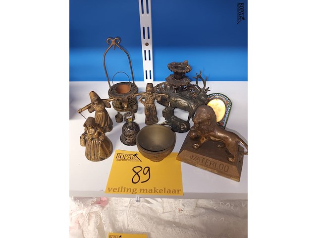 Lot 89 - koperen decoratie. 9 stuks - afbeelding 1 van  4