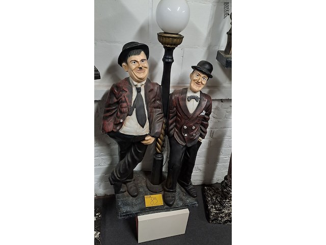 Lot 89 - laurel & hardy - afbeelding 1 van  4