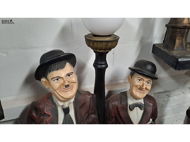 Lot 89 - laurel & hardy - afbeelding 2 van  4
