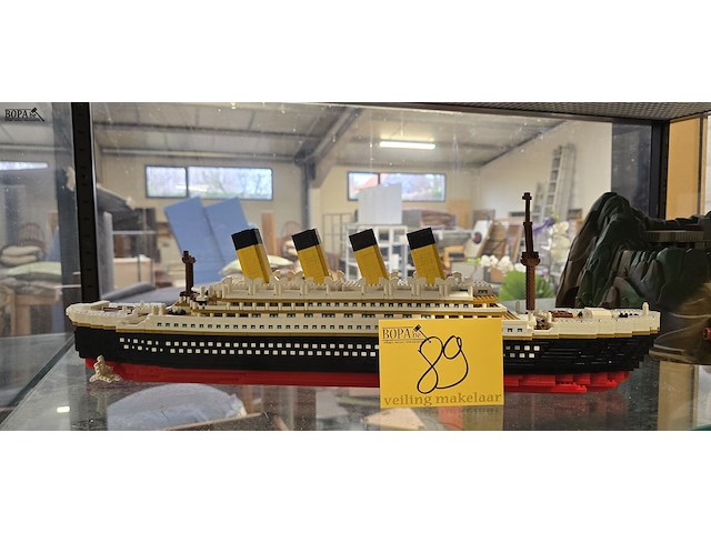 Lot 89 - lego titanic - afbeelding 1 van  3