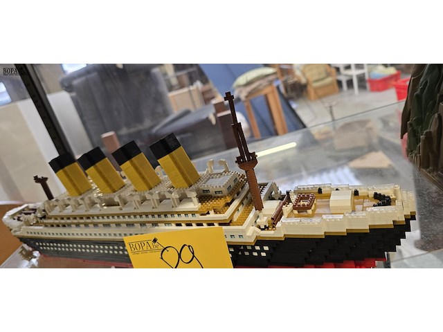Lot 89 - lego titanic - afbeelding 2 van  3
