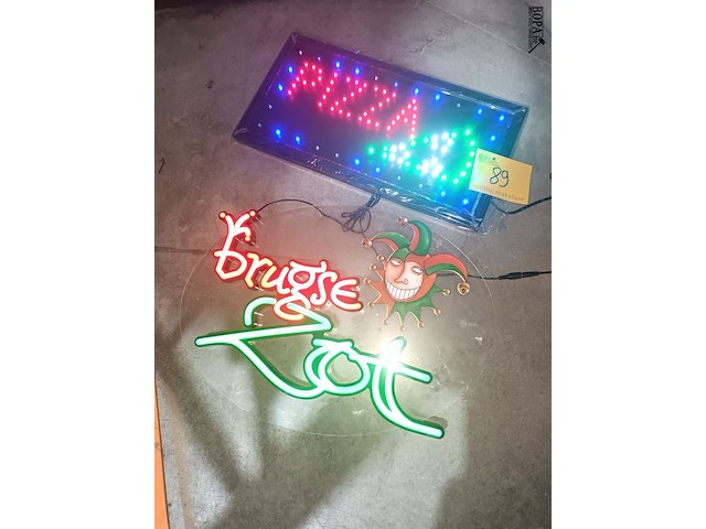 Lot 89 - licht reclame borden. 2 stuks - afbeelding 1 van  3