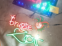 Lot 89 - licht reclame borden. 2 stuks - afbeelding 1 van  3