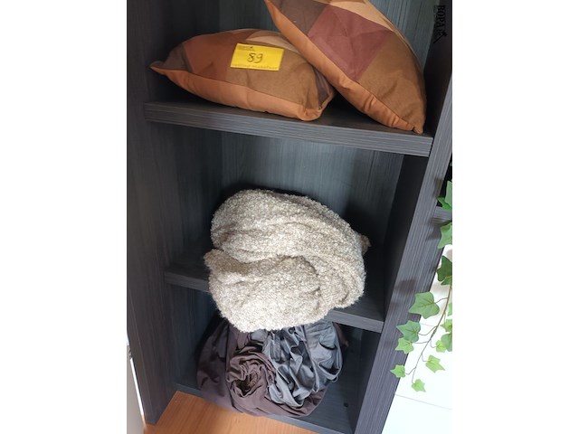 Lot 89 - lot sierkussens en bedlinnen - afbeelding 3 van  5