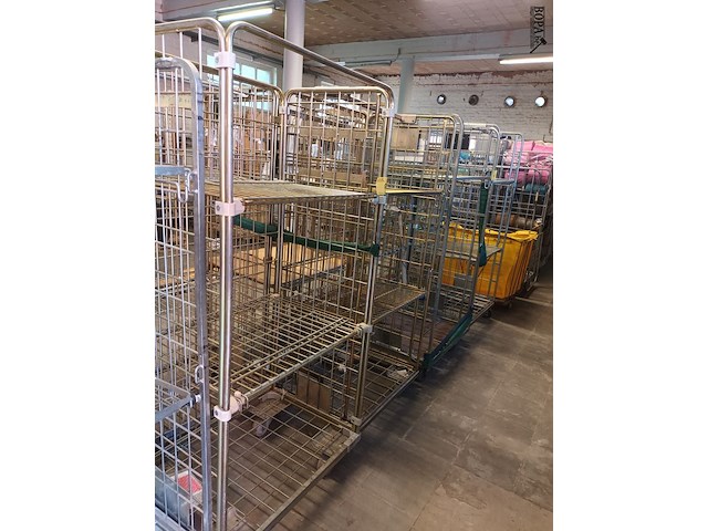 Lot 89 - rolcontainer. 2 stuks - afbeelding 1 van  3