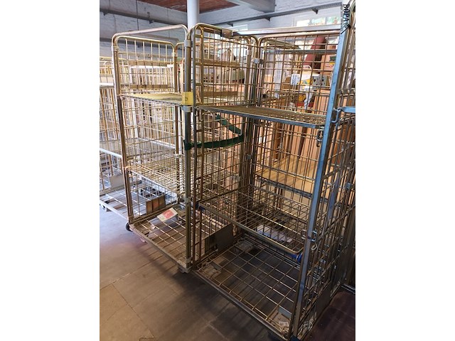 Lot 89 - rolcontainer. 2 stuks - afbeelding 2 van  3