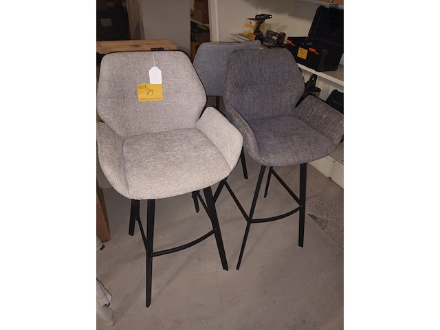 Lot 89 - roterende armbarkruk lance. 2 stuks - afbeelding 1 van  6