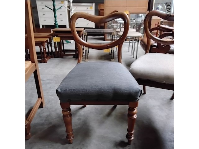 Lot 89 - set van 3 victoriaanse balloon back stoelen - te restaureren - afbeelding 2 van  3
