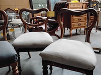 Lot 89 - set van 3 victoriaanse balloon back stoelen - te restaureren - afbeelding 3 van  3