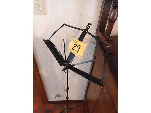 Lot 89 - staander voor partituren - afbeelding 2 van  4