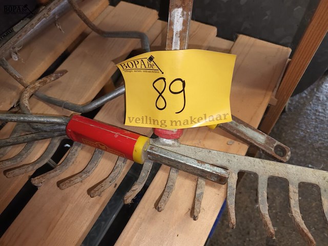 Lot 89 - tuingereedschap. 5 stuks - afbeelding 1 van  5