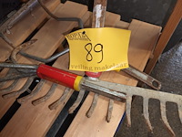 Lot 89 - tuingereedschap. 5 stuks - afbeelding 1 van  5