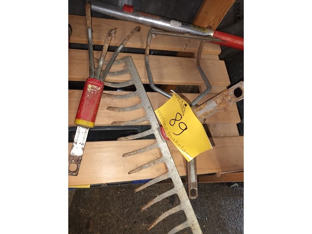 Lot 89 - tuingereedschap. 5 stuks - afbeelding 2 van  5
