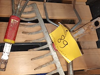 Lot 89 - tuingereedschap. 5 stuks - afbeelding 2 van  5