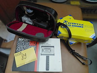 Lot 89 - vintage super 8 filmcamera en dialijsten - afbeelding 2 van  4