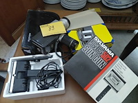 Lot 89 - vintage super 8 filmcamera en dialijsten - afbeelding 3 van  4