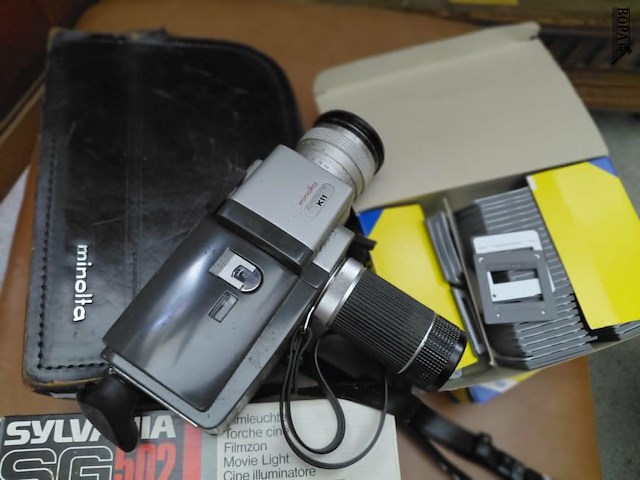 Lot 89 - vintage super 8 filmcamera en dialijsten - afbeelding 4 van  4
