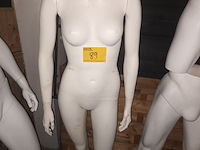 Lot 89 - witte paspop vrouw op voet - afbeelding 1 van  3