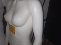 Lot 89 - witte paspop vrouw op voet - afbeelding 3 van  3