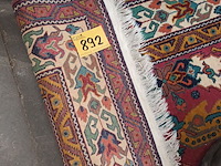 Lot 892 - handgeknoopte perzisch tapijt - afbeelding 5 van  5
